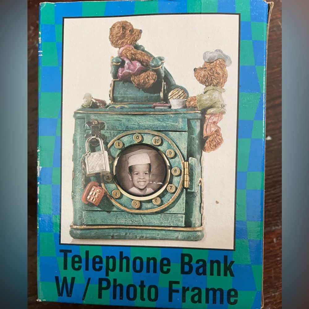 Vintage Coin Piggy Bank Boyd Bear on Picture Frame Desk W/lock 6.5"